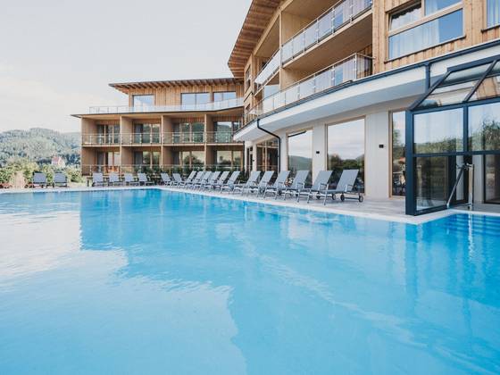 Außenpool vom Naturhotel Molzbachhof.