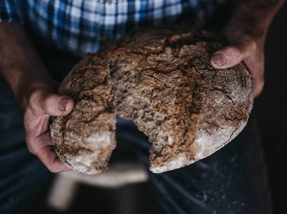 Brot aus der hauseigenen Mühle im Naturhotel Molzbachhof
