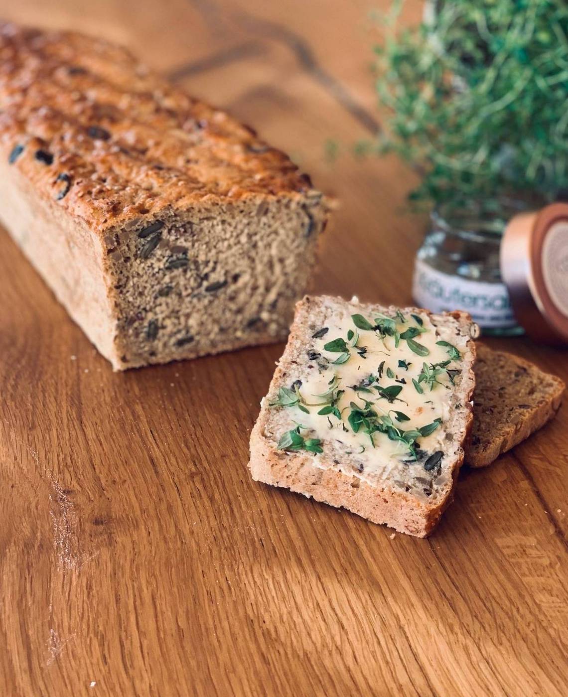 Molzi´s Dinkelbrot mit Kräutersalz im Molzbachhof