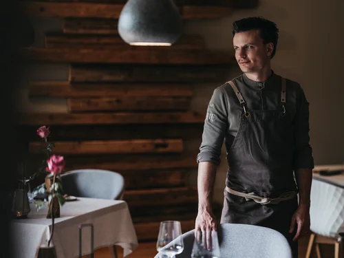 Peter im Gourmetrestaurant Gaumenkitzel