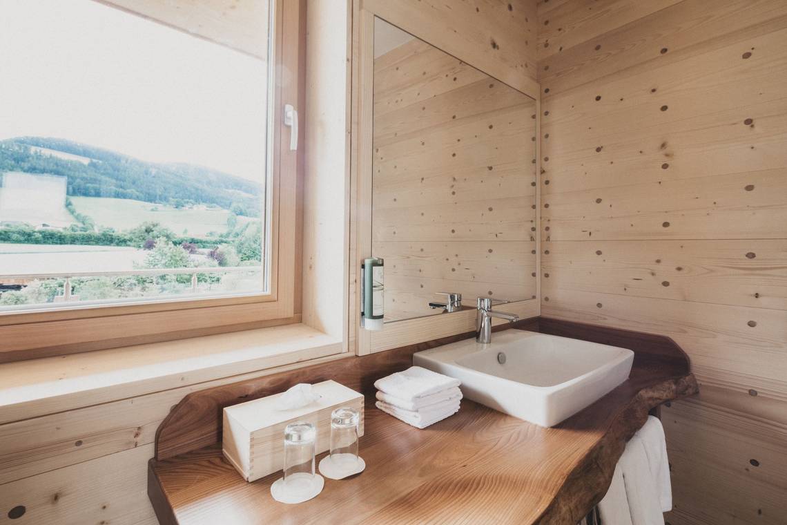 Badezimmer im Zimmer Waldtraum