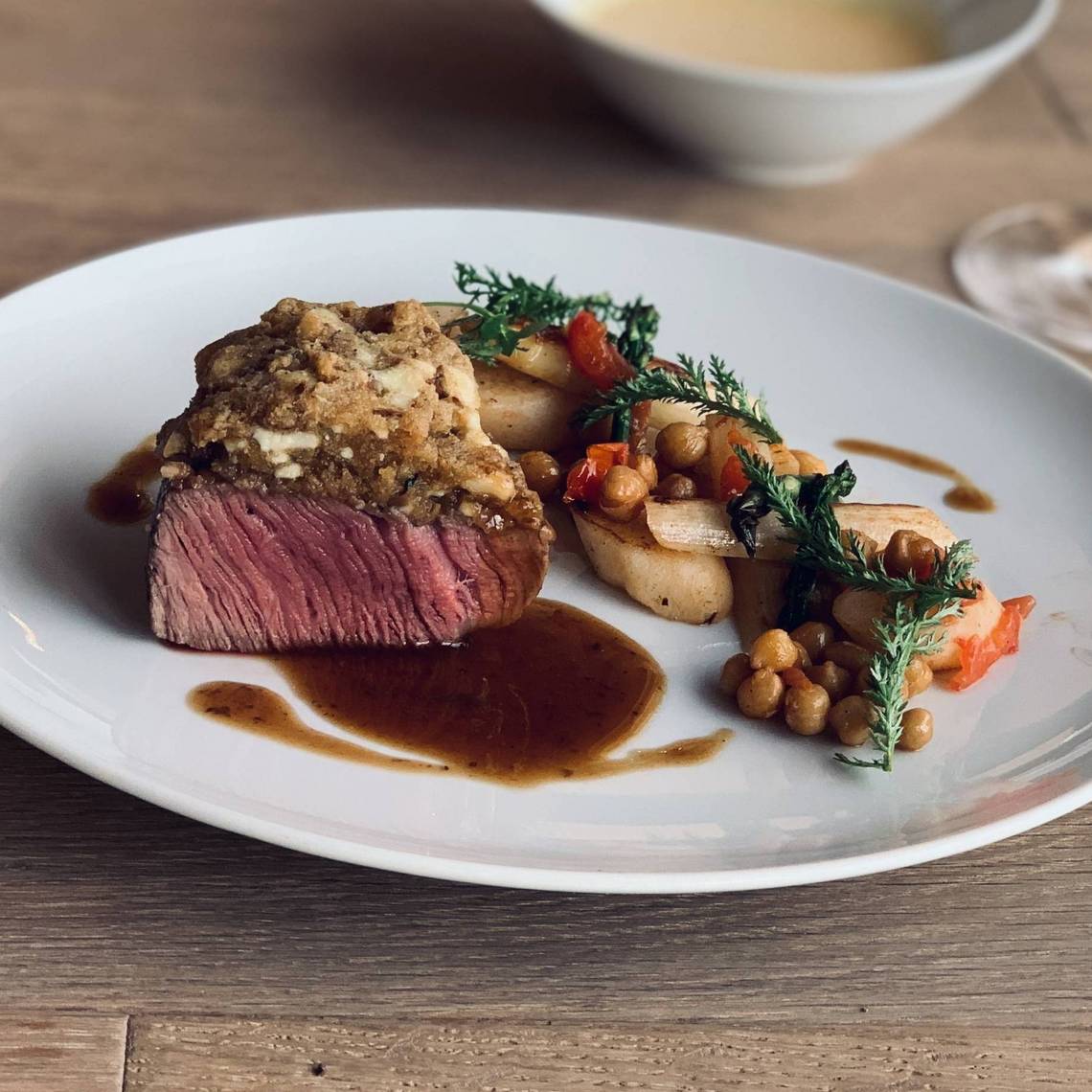 Kirchberger Rinderfilet mit Marchfeldspargel im Gourmetrestaurant Molzbachhof