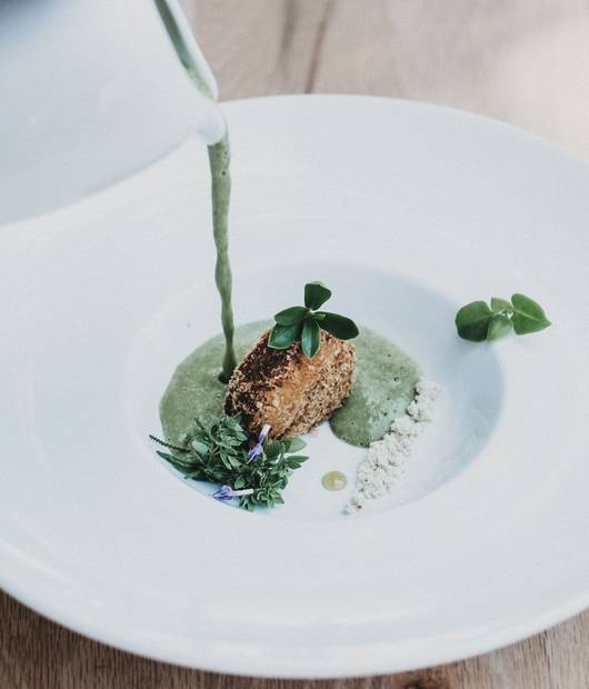 Köstliche Brennenesselsuppe im 4* Naturhotel Molzbachhof