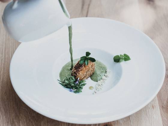 Köstliche Brennenesselsuppe im 4* Naturhotel Molzbachhof