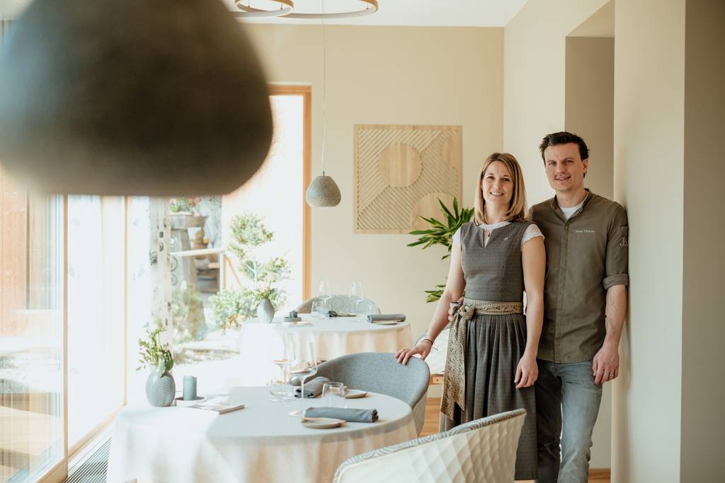 Gastgeber Nina & Peter Pichler im Gourmetrestaurant Gaumenkitzel. Gastgeber Nina & Peter Pichler im Gourmetrestaurant Gaumenkitzel.
