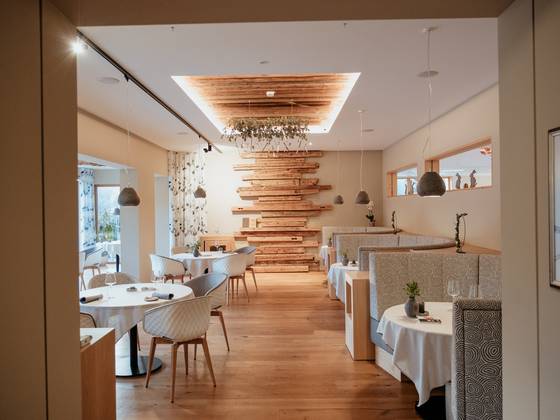 Blick von außen auf das Wirtshaus Molzbachhof (c) Michael Reidiger.