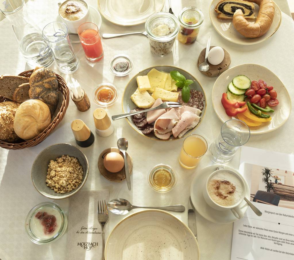 Nachhaltiges Frühstück im 4* Naturhotel Molzbachhof. Nachhaltiges Frühstück im 4* Naturhotel Molzbachhof.
