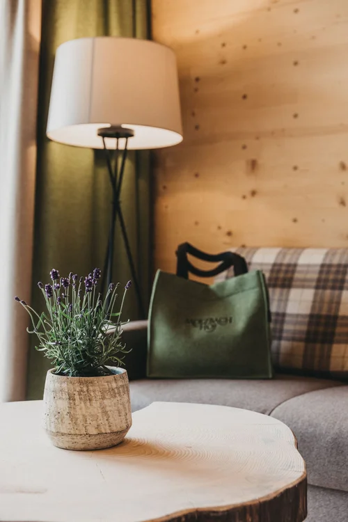 Liebevolle Dekoration im Holzhotel Molzbachhof