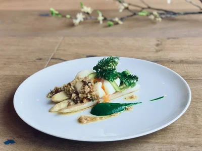 Marchfeldspargel mti Bioei im Molzbachhof 