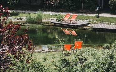 Naturbadeteich im Paradiesgart'l im Wellnesshotel Molzbachhof