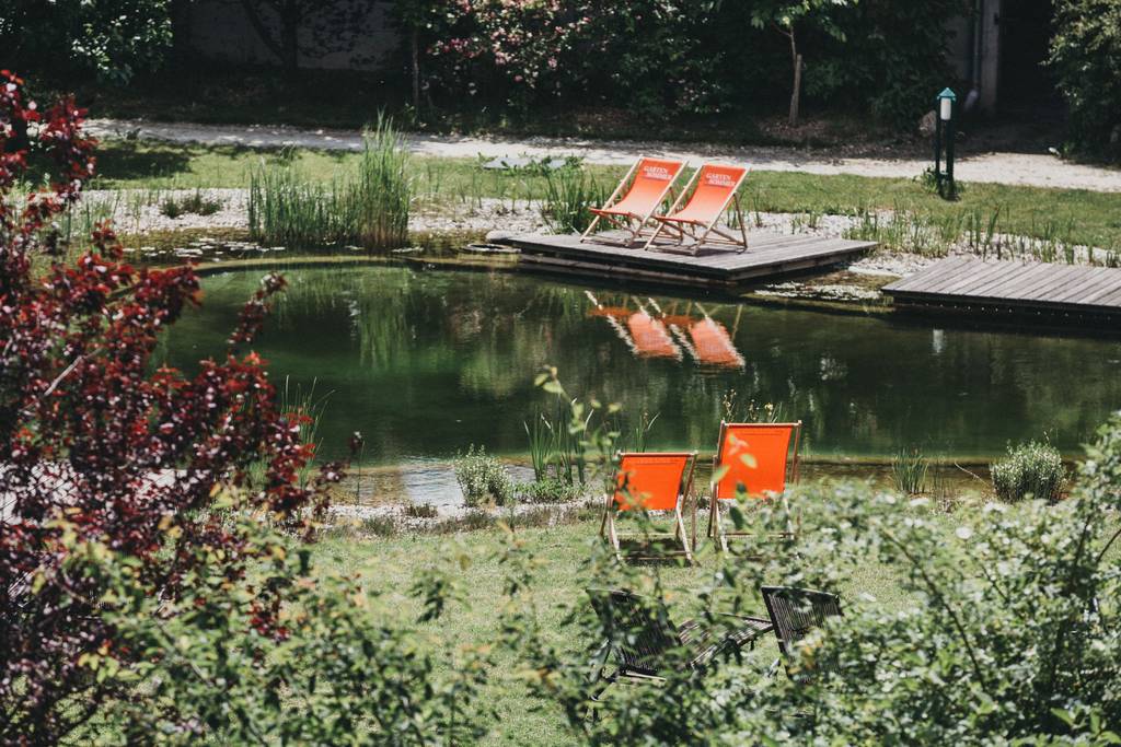 Naturbadeteich im Paradiesgart'l im Wellnesshotel Molzbachhof